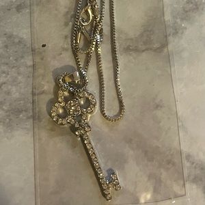 Very long necklace